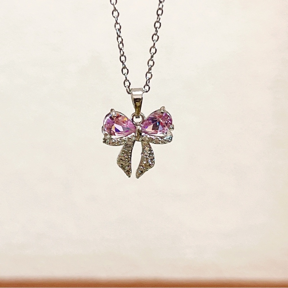 ✨Sparkly pink zircon stone cute bow 🎀 necklace